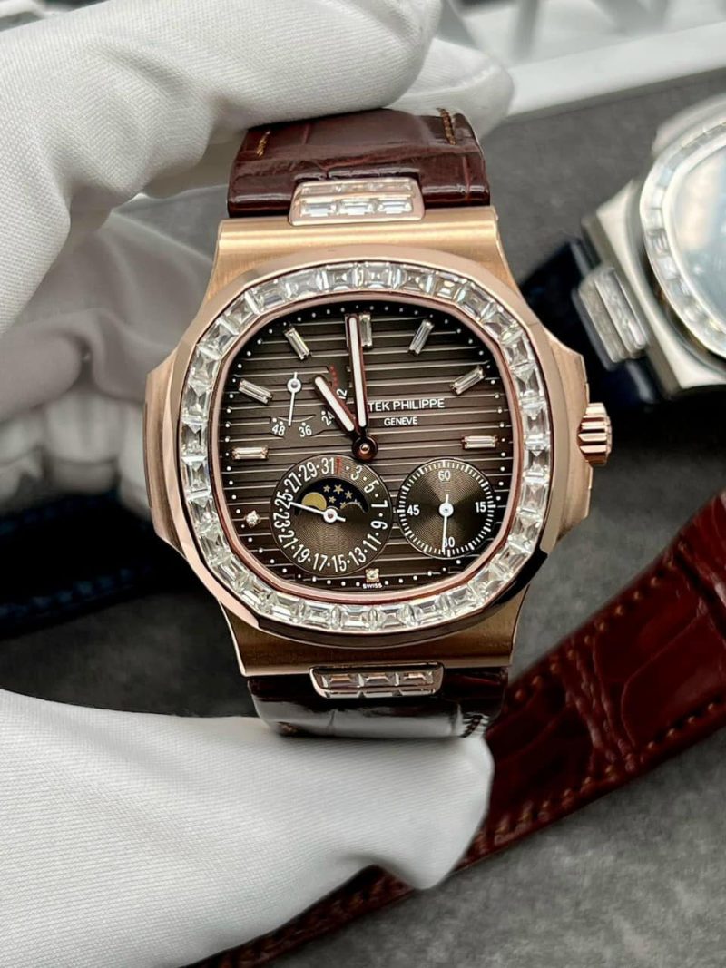 Đồng Hồ Patek Philippe Nautilus 5724R Bọc Vàng Độ Kim Cương Moissanite Rep 11 40mm