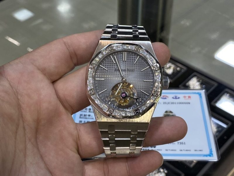 Đồng Hồ Audemars Piguet Tourbillon Độ Kim Cương Moissanite Baguette Hong Kong 41mm