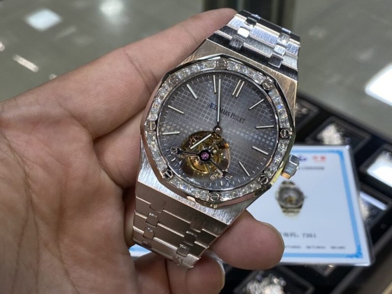 Đồng Hồ Audemars Piguet Tourbillon Độ Kim Cương Moissanite Baguette Hong Kong 41mm