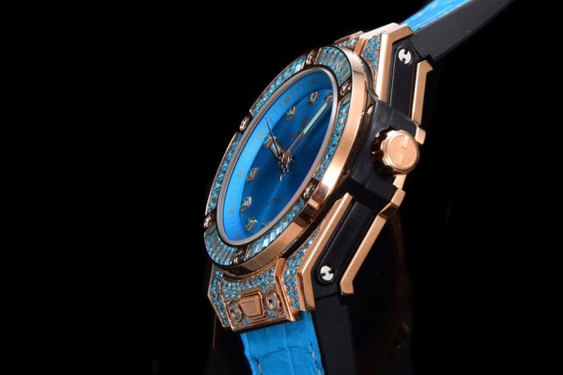 Đồng Hồ Đính Đá Hublot Big Bang One Click King Gold Dây Da Màu Xanh Dương 39mm