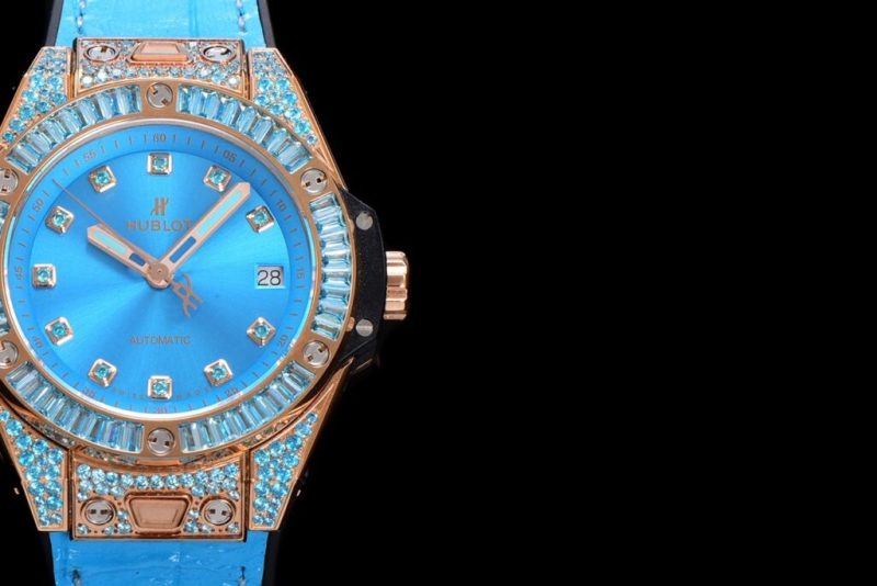 Đồng Hồ Đính Đá Hublot Big Bang One Click King Gold Dây Da Màu Xanh Dương 39mm