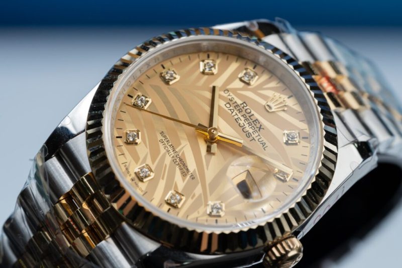 Đồng Hồ Rolex Datejust 126233 Bọc Vàng 18K Mặt Số Cây Lá Nhiệt Đới Vàng Champagne 36mm