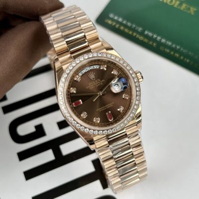 Đồng Hồ Rolex Nam Độ Kim Cương Moissanite Cọc Số Ruby Đỏ