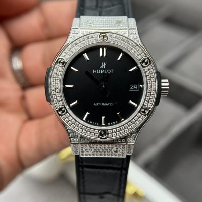 Đồng Hồ Hublot Classic Fusion Diamond Rep 1:1 Nữ Màu Đen