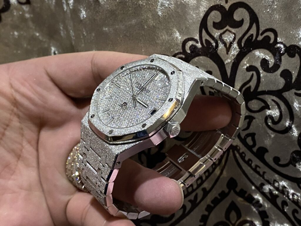 Đồng Hồ Audemars Piguet Chế Tác Vàng Và Bột Bạch Kim New 2023