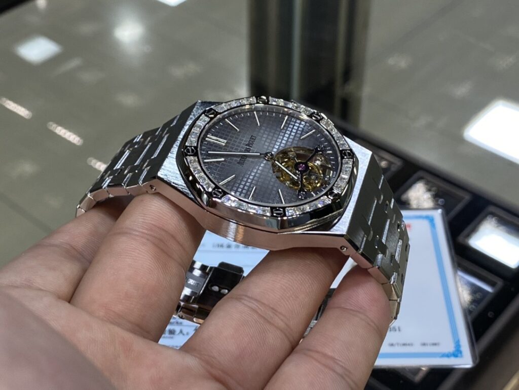 Đồng Hồ Audemars Piguet Độ Kim Cương Moissanite