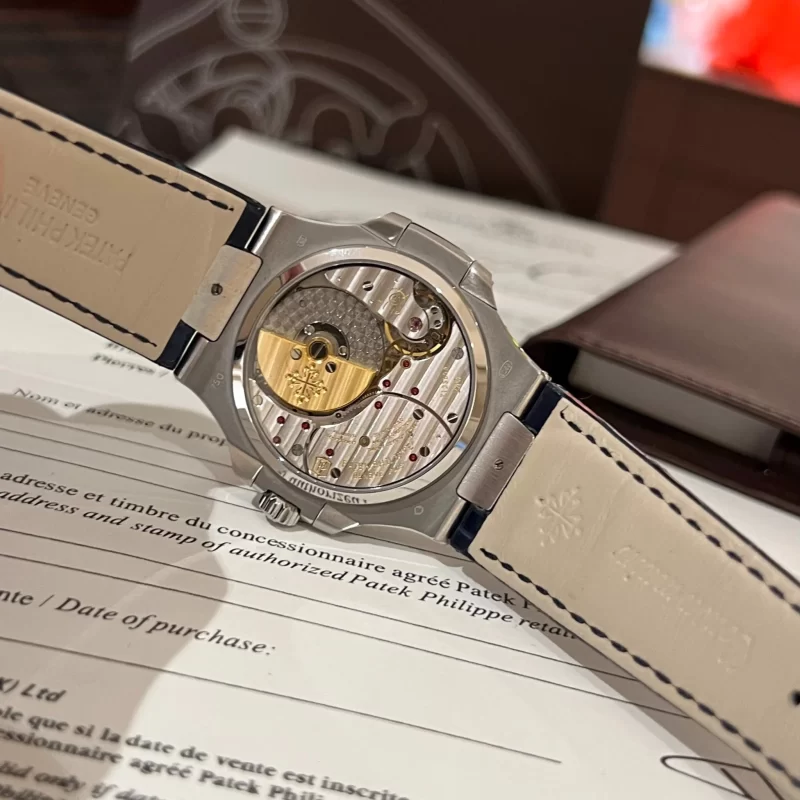 Đồng Hồ Patek Philippe 5712 Replica 11 Mặt Xanh Navy Bản Cao Nhất