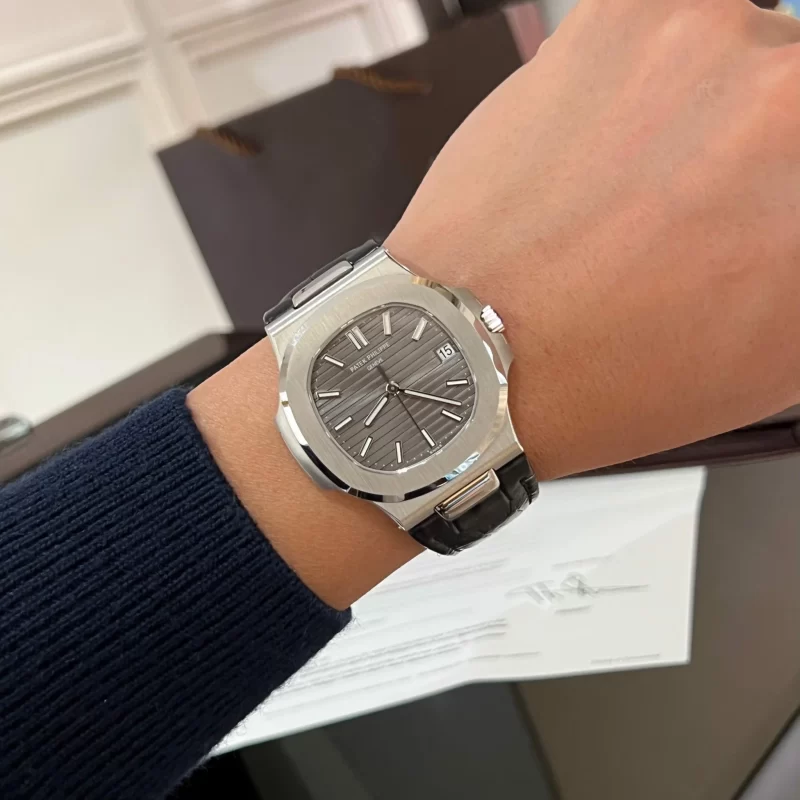 PATEK PHILIPPE NAUTILUS 40 MM - Đồng Hồ Patek Philippe Mặt Xám Dây Da