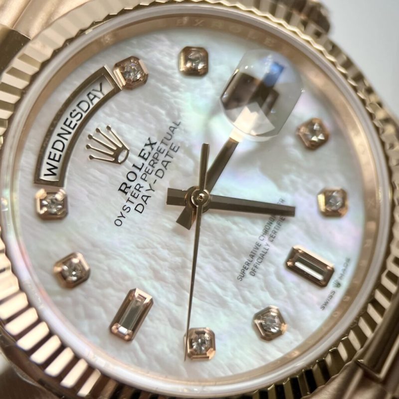 Đồng Hồ Nam Rolex Day-Date Mặt Xà Cừ Cọc Số Đính Đá