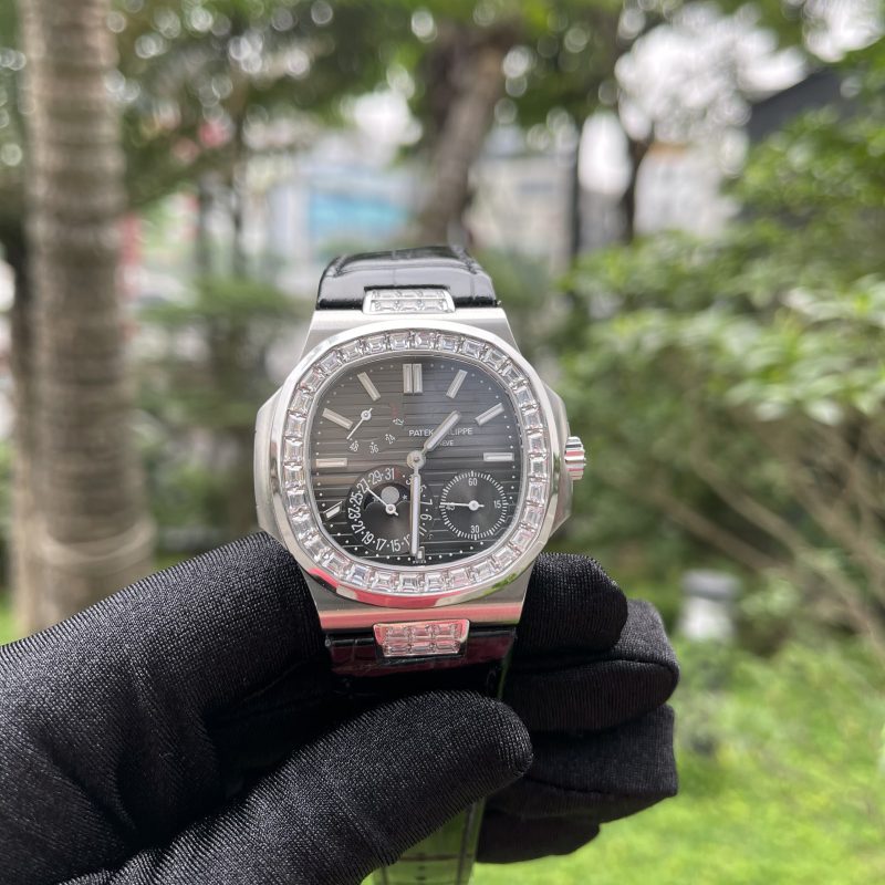 Đồng Hồ Patek Philippe Nautilus 5724R Dial Xám Thụy Sỹ Cao Cấp Nhất