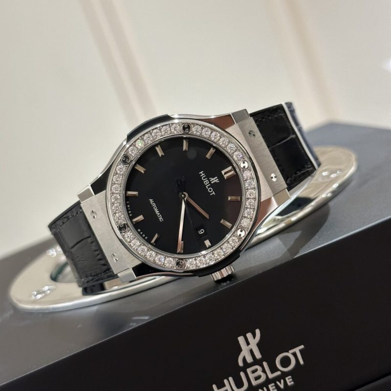 Đồng Hồ Nam Hublot Classic Fusion Titanium Độ Kim Cương Moissanite