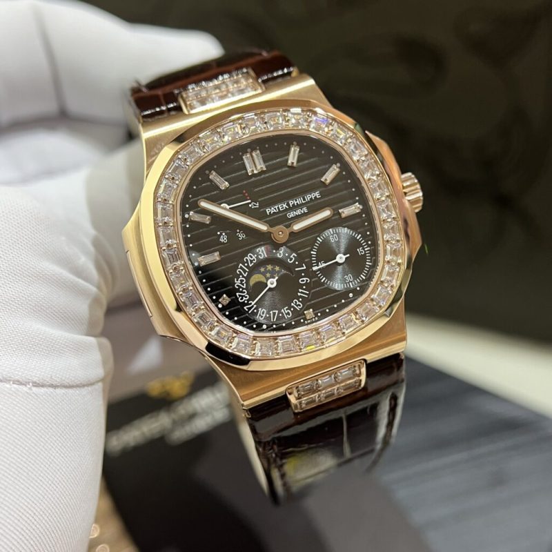 Đồng Hồ Patek Philippe Nautilus 5724R Rep 11 Thụy Sỹ Cao Cấp Nhất