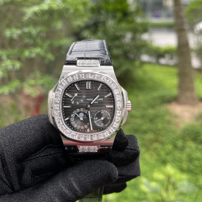 Đồng Hồ Patek Philippe Nautilus 5724R Dial Xám Thụy Sỹ Cao Cấp Nhất