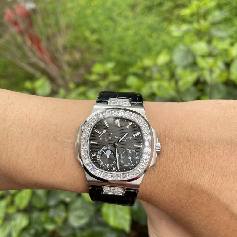 Đồng Hồ Patek Philippe Nautilus 5724R Dial Xám Thụy Sỹ Cao Cấp Nhất